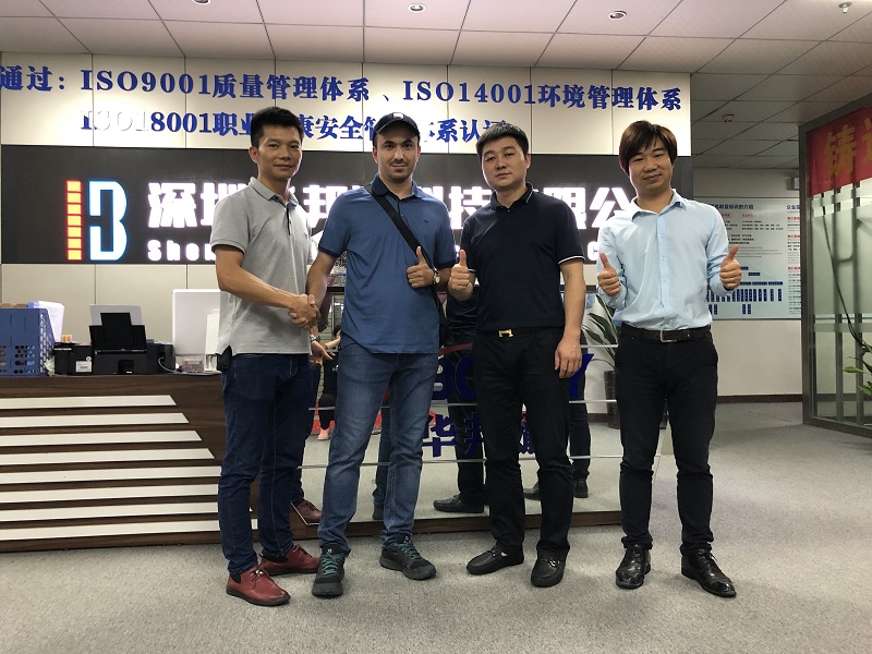 俄羅斯客戶前來我司考察液晶拼接屏、LED等終端大屏顯示設備