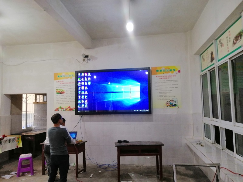 華邦瀛觸摸式液晶拼接屏入駐云南中心小學(xué)，把“視界”帶進(jìn)校園食堂